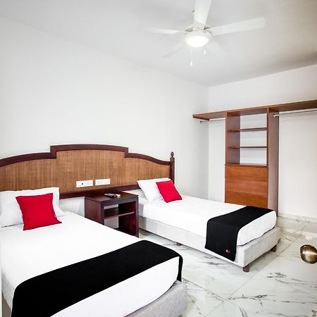 Capital O Hotel Yukon Плая дел Кармен Екстериор снимка
