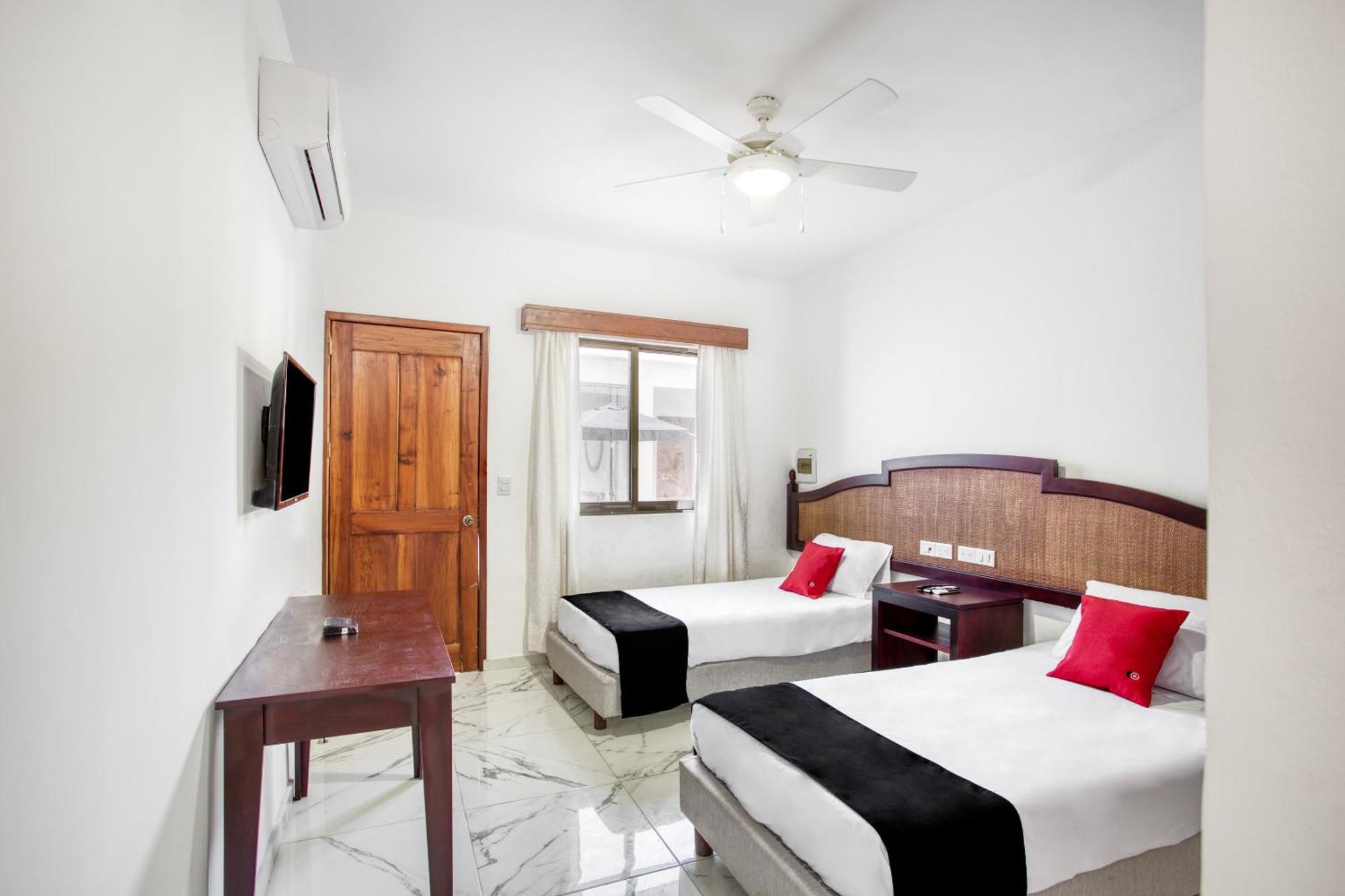 Capital O Hotel Yukon Плая дел Кармен Екстериор снимка