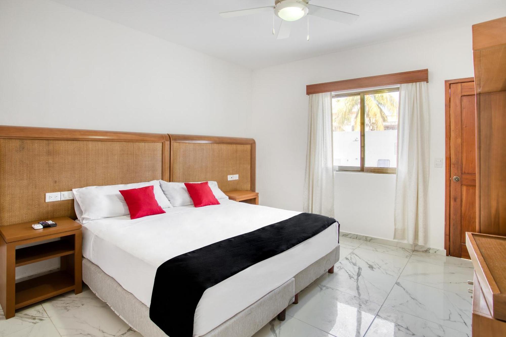 Capital O Hotel Yukon Плая дел Кармен Екстериор снимка