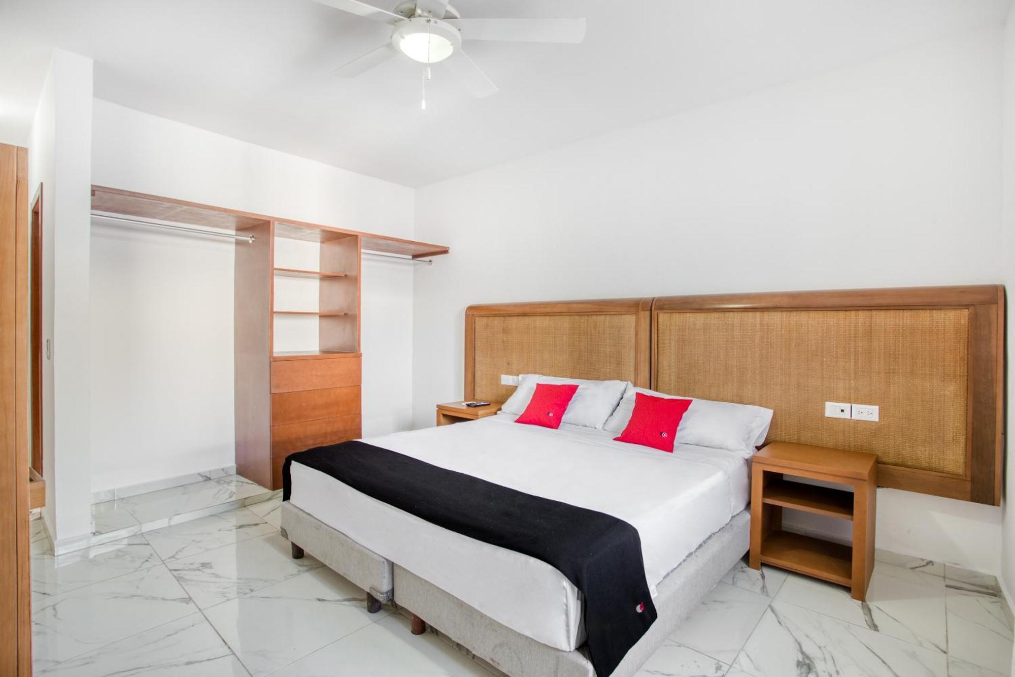 Capital O Hotel Yukon Плая дел Кармен Екстериор снимка