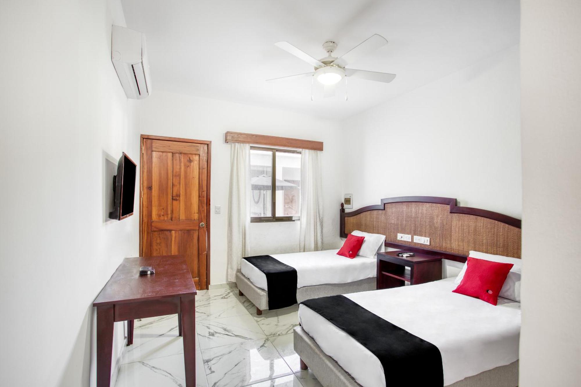Capital O Hotel Yukon Плая дел Кармен Екстериор снимка